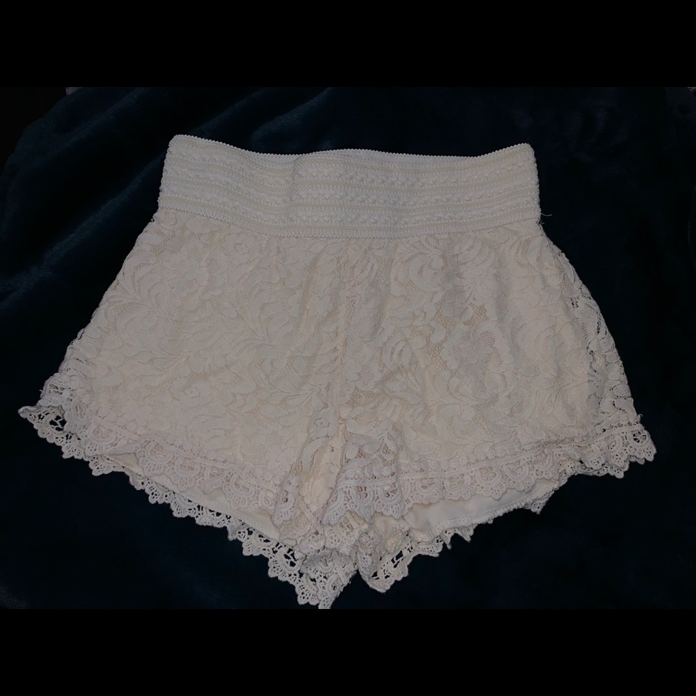 🤍CREAM COLOR HIGH WAISTED SHORTS